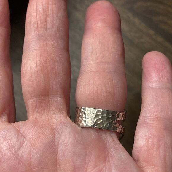Hammered Sterling Silver Ring. - Picture 2 of 3